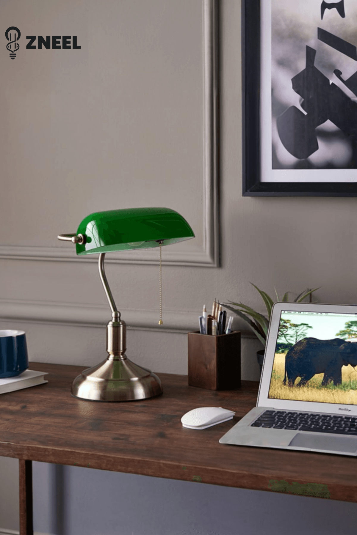 Banker Masa Lambası – Dinamik Oynar Başlık, Sağlam Taban, Cam Başlıklı Pirinç Kaplama